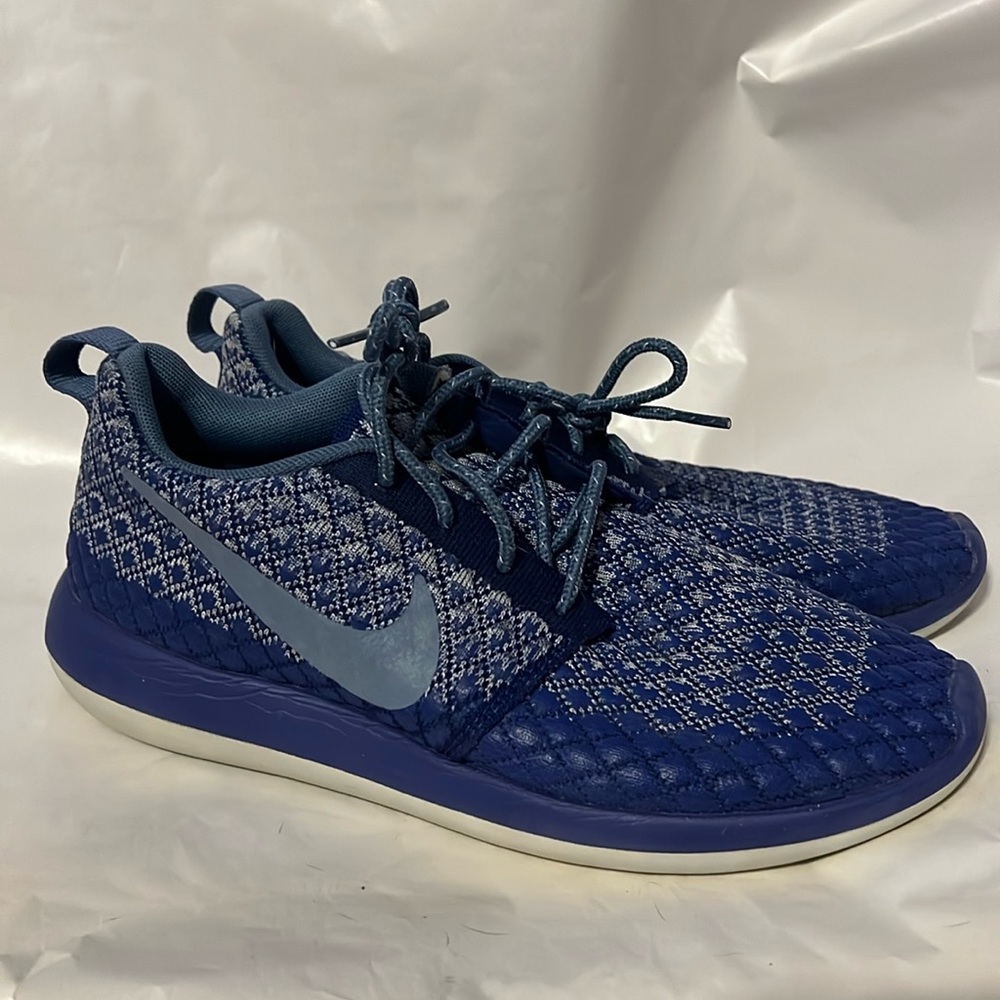 Nike lightweight sneakers